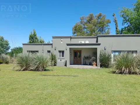 SDA. Venta Casa moderna 4 ambientes. Silvina Bullrich al 100. Parque Sakura 3. Exaltacion de la Cruz