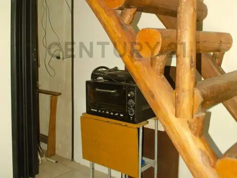 Venta casa de diseño moderno con pileta y amplio espacio verde en Tortuguitas.