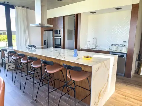 VENTA CASA 5 AMBIENTES EL CANTON BARRIO GOLF