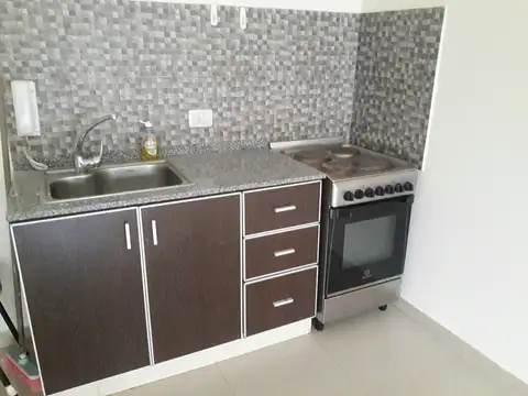 ALQUILA DEPTO 1 AMB CENTRO DE VILLA BALLESTER.-