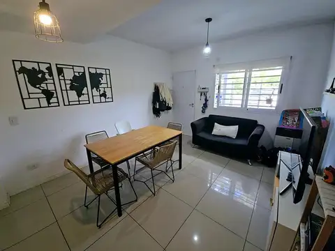 Triplex de 4 ambientes con Patio y terraza