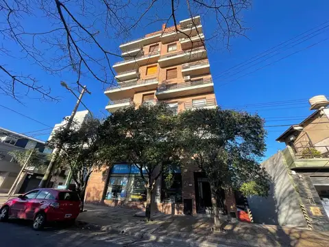 Departamento con tres dormitorios, en zona centrica en alquiler
