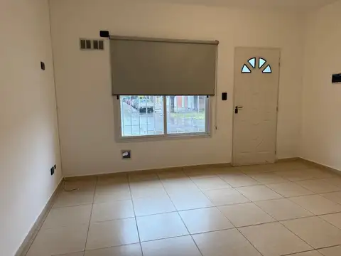 ALQUILER DE 2 AMBIENTES EN PLANTA BAJA CON PATIO