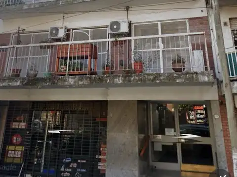 muy amplio 3 amb con baño y toilet, balcon