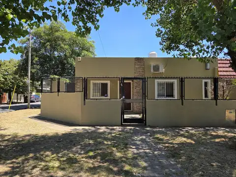 Alquiler de Casa de 3 ambientes con parque en Hurlingham