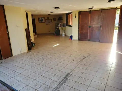 Casa en Venta con 4 cocheras