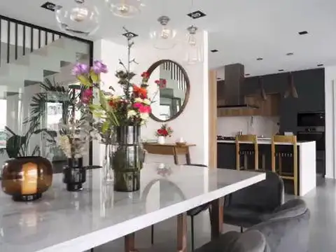 CASA VENTA MUELLES PUERTOS 4 DORMITORIOS 6 BAÑOS PILETA GALERIA  A LAGUNA CENTRAL PARRILLA TERRAZA S