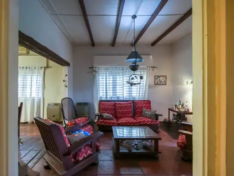 Casa 5 ambientes con 2 baños