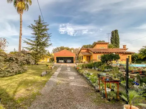 Casa en Venta con 2 cocheras