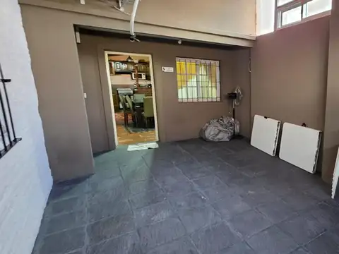 Depto Tipo Casa en Alquiler con 1 cocheras