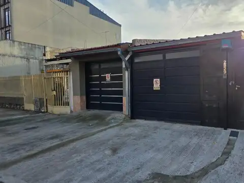 CASA DE 3 AMBIENTES CON COCHERA EN PLANTA BAJA