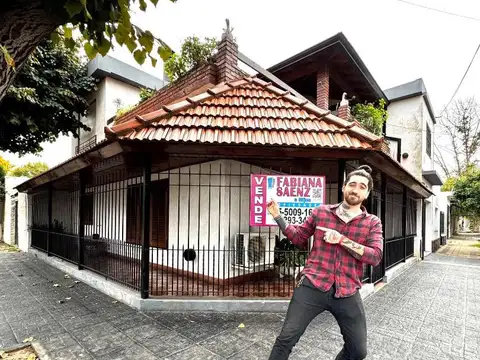 Excelente chalet de 4 ambientes en esquina