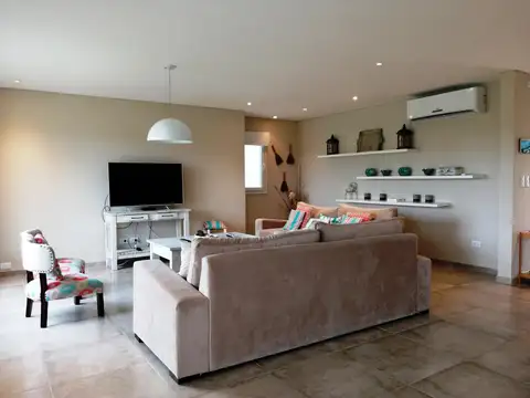 Casa 5 ambientes con 5 baños