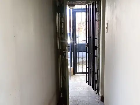 Casa 5 ambientes con 1 baño