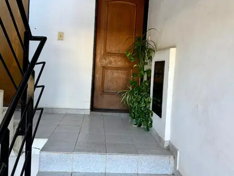 Cochabamba 100, Piso 1