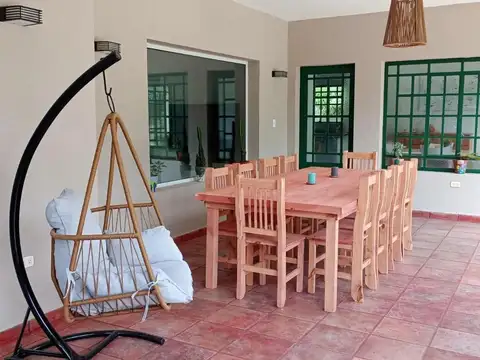 Casa en Alquiler con 5 cocheras