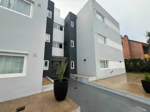 Martin Pescador 1000 , Piso 0