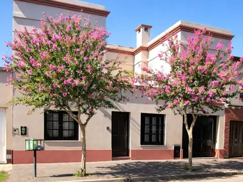 VENTA CASA 6 AMB EN LUJAN CENTRO