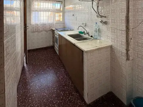 Chalet en alquiler 4 ambientes con garaje y parque - Zona Güemes