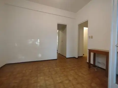 Alquiler 3 Ambientes, Balcón Al Frente, Muy Bajas Expensas