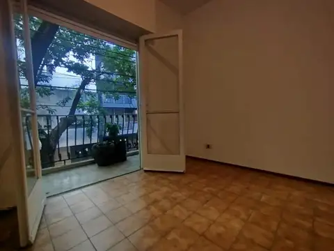 Alquiler 3 Ambientes, Balcón Al Frente, Muy Bajas Expensas