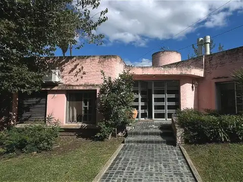 Casa en Venta con 4 cocheras