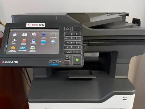 Oportunidad comercial: oficinas amobladas en alquiler.