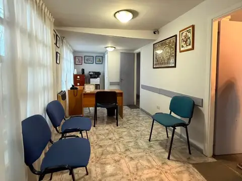 Oportunidad comercial: oficinas amobladas en alquiler.