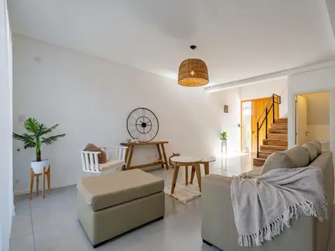 Casa en Venta con 2 cocheras
