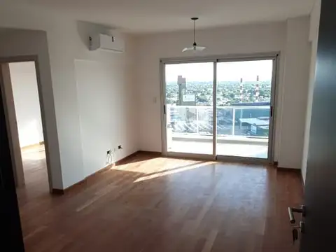 DEPARTAMENTO 2 AMBIENTES CON COCHERA EN VENTA EN BERAZATEGUI CENTRO.