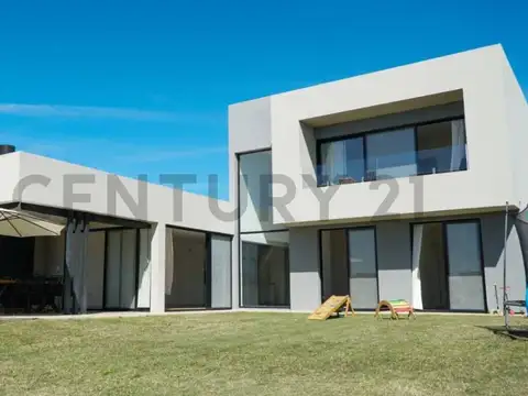 Casa en Alquiler de 3 dormitorios