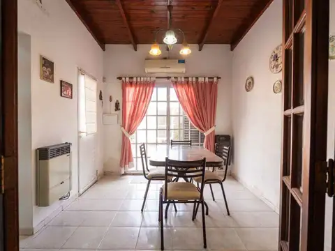 Casa 5 ambientes con 2 baños