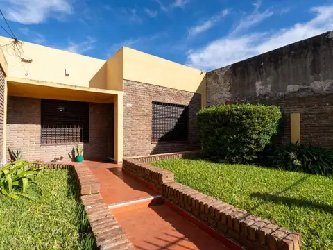 CASA EN VENTA LA PLATA