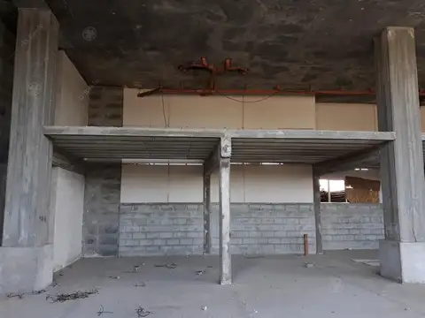 venta y alquiler Local comercial 100 M2   entre piso- frente a la autopista BS - La Plata!