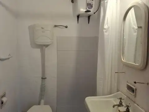 Casa 2 ambientes con 1 baño