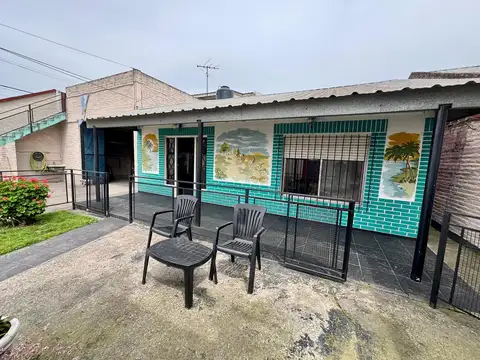 Casa 6 ambientes con 2 baños