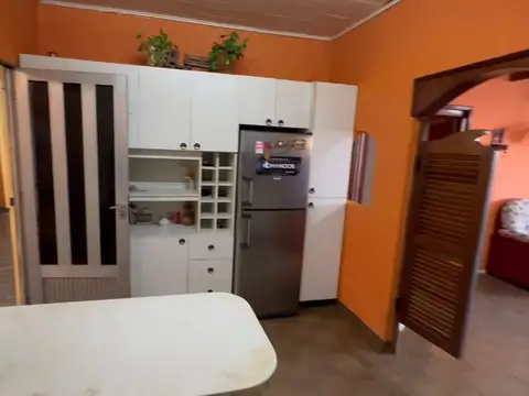 Casa 6 ambientes con 2 baños