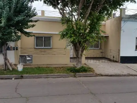 CASA EN ALQUILER PARA USO DE DEPOSITO - CASTELAR NORTE