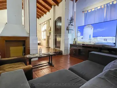 Casa en Venta con 3 cocheras