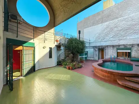 Casa de 3 dormitorios más comodín, cochera y pileta en Pichincha