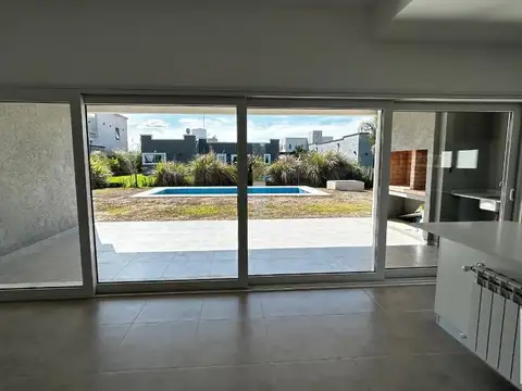 Casa en Venta con 5 cocheras