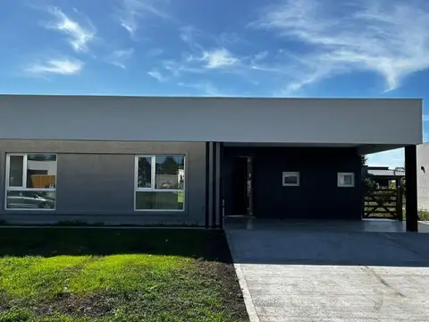 Casa en venta - 4 Dormitorios 4 Baños - Cocheras - 215Mts2 - Guernica