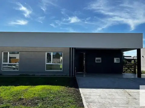 Casa en venta - 4 Dormitorios 4 Baños - Cocheras - 215Mts2 - Guernica