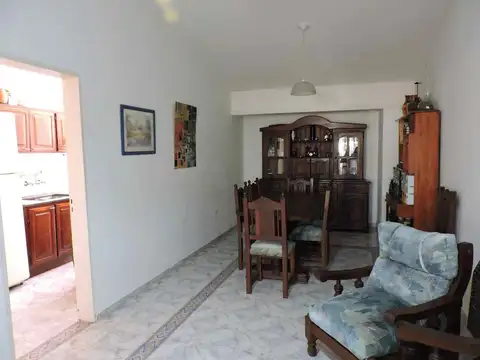 Casa 11 ambientes con 2 baños