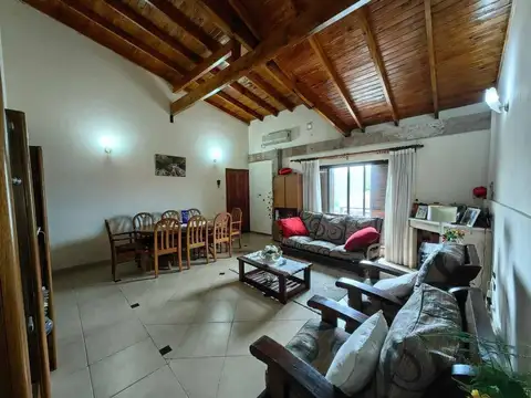 Avenida Hipólito Yrigoyen 1300