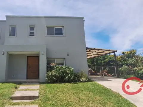 Casa en alquiler de 3 dormitorios c/ cochera en Los Tacos