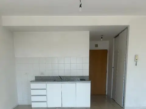 MONOAMNIENTE PISO ALTO, SUPER LUMINISO CON BALCÓN.