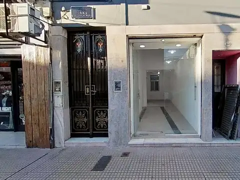 Local Comercial excelente ubicación Av La Plata 3500