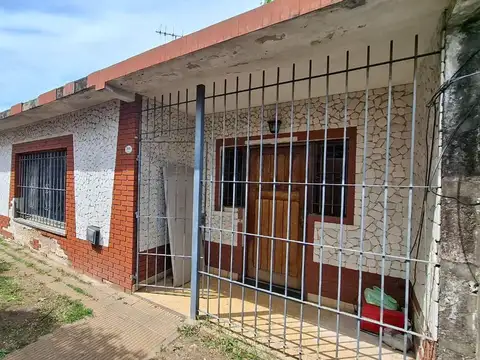CASA 3 AMBIENTES VENTA LOMAS A REFACCIONAR 400 M2