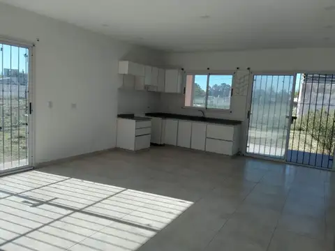 VENTA CASA 3 AMBIENTES - FCO. ALVAREZ - MORENO